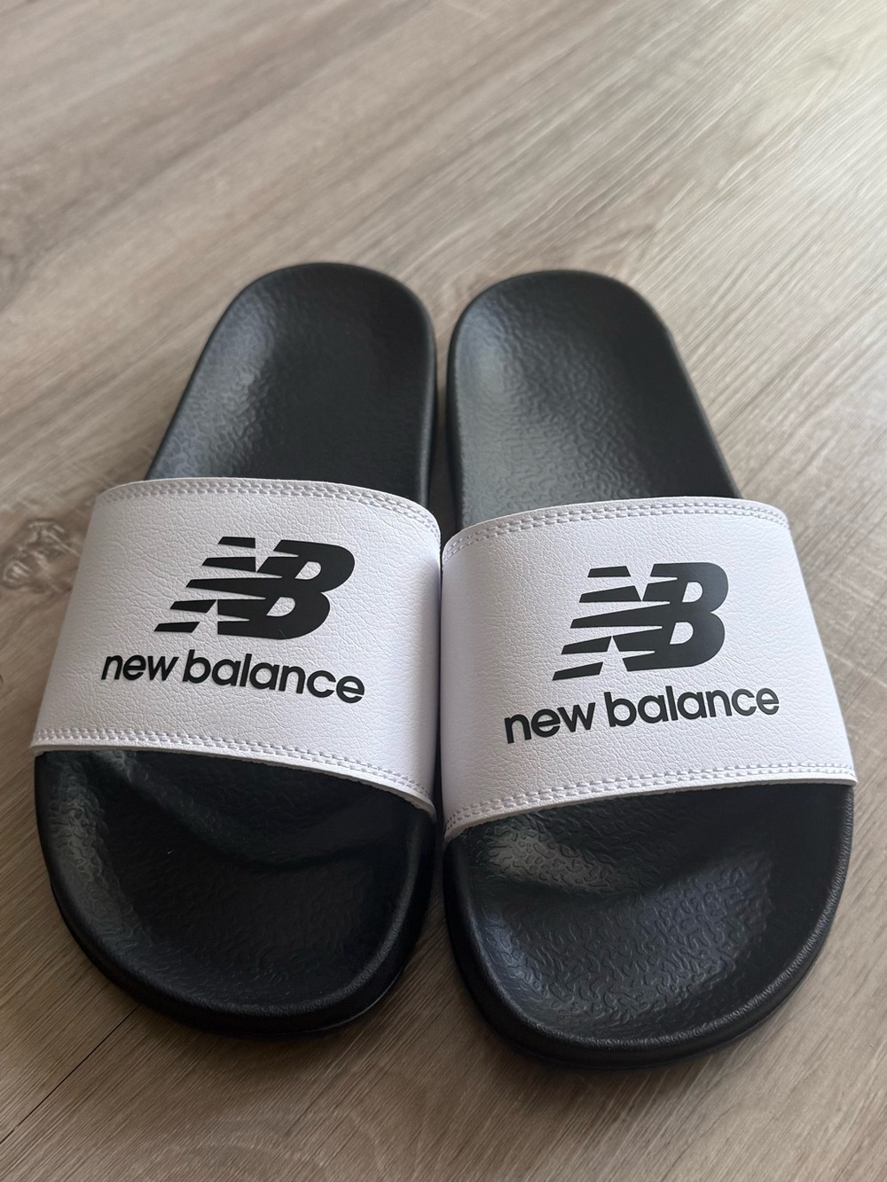 New Balance Slide Sandals Size M8 / W9.5
White Black New